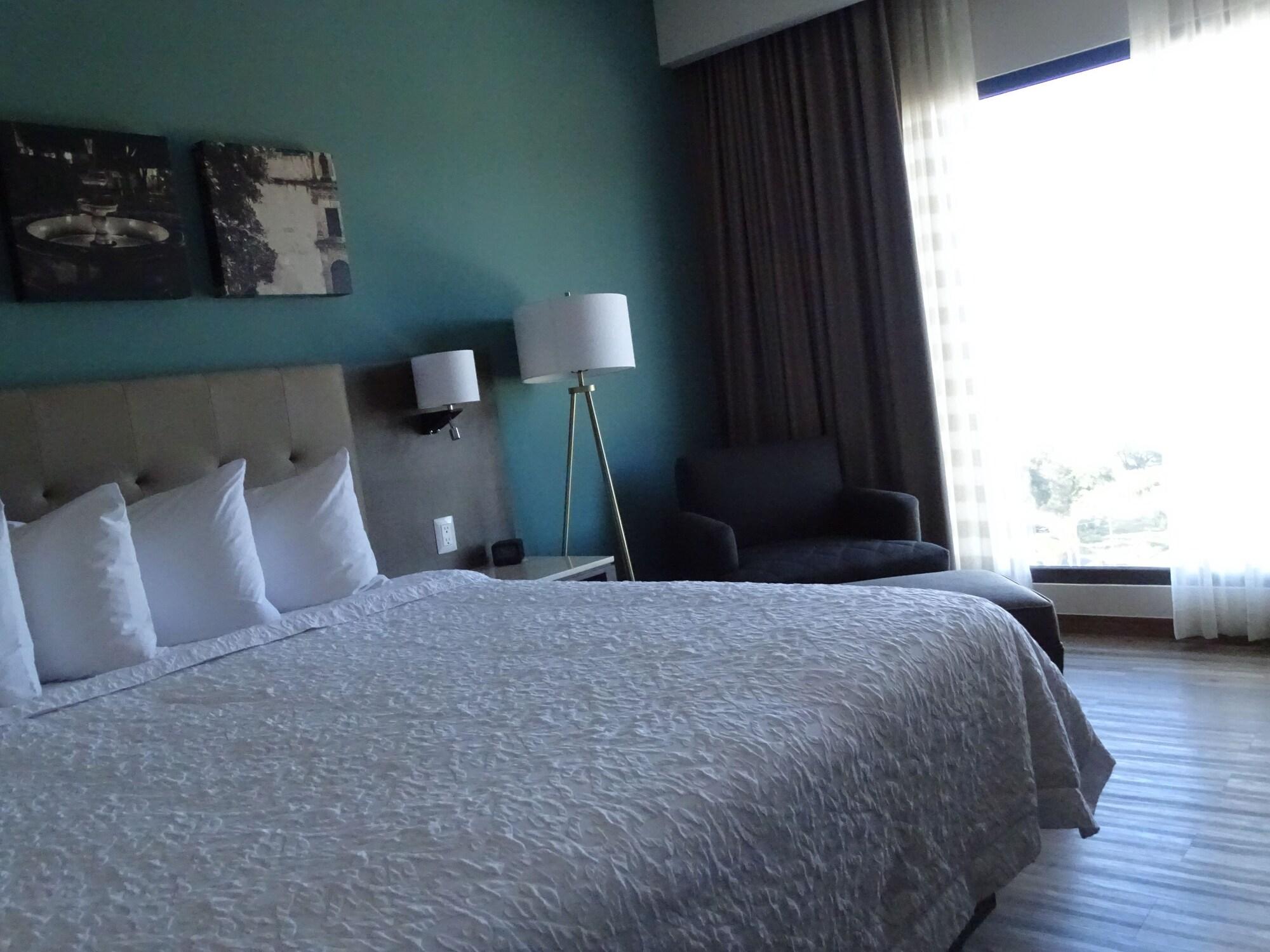 Hampton Inn By Hilton Celaya Ngoại thất bức ảnh