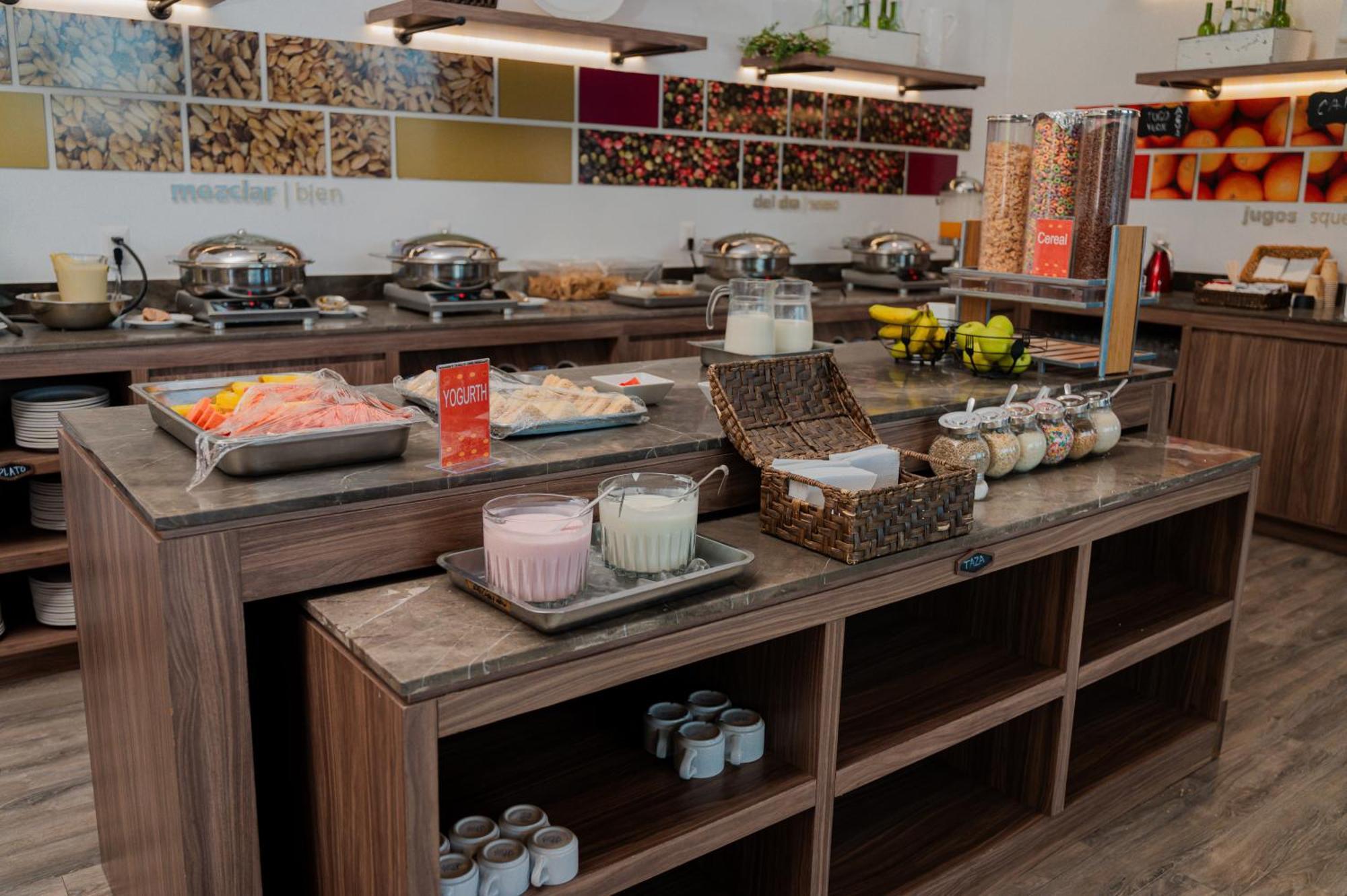 Hampton Inn By Hilton Celaya Celaya  Ngoại thất bức ảnh