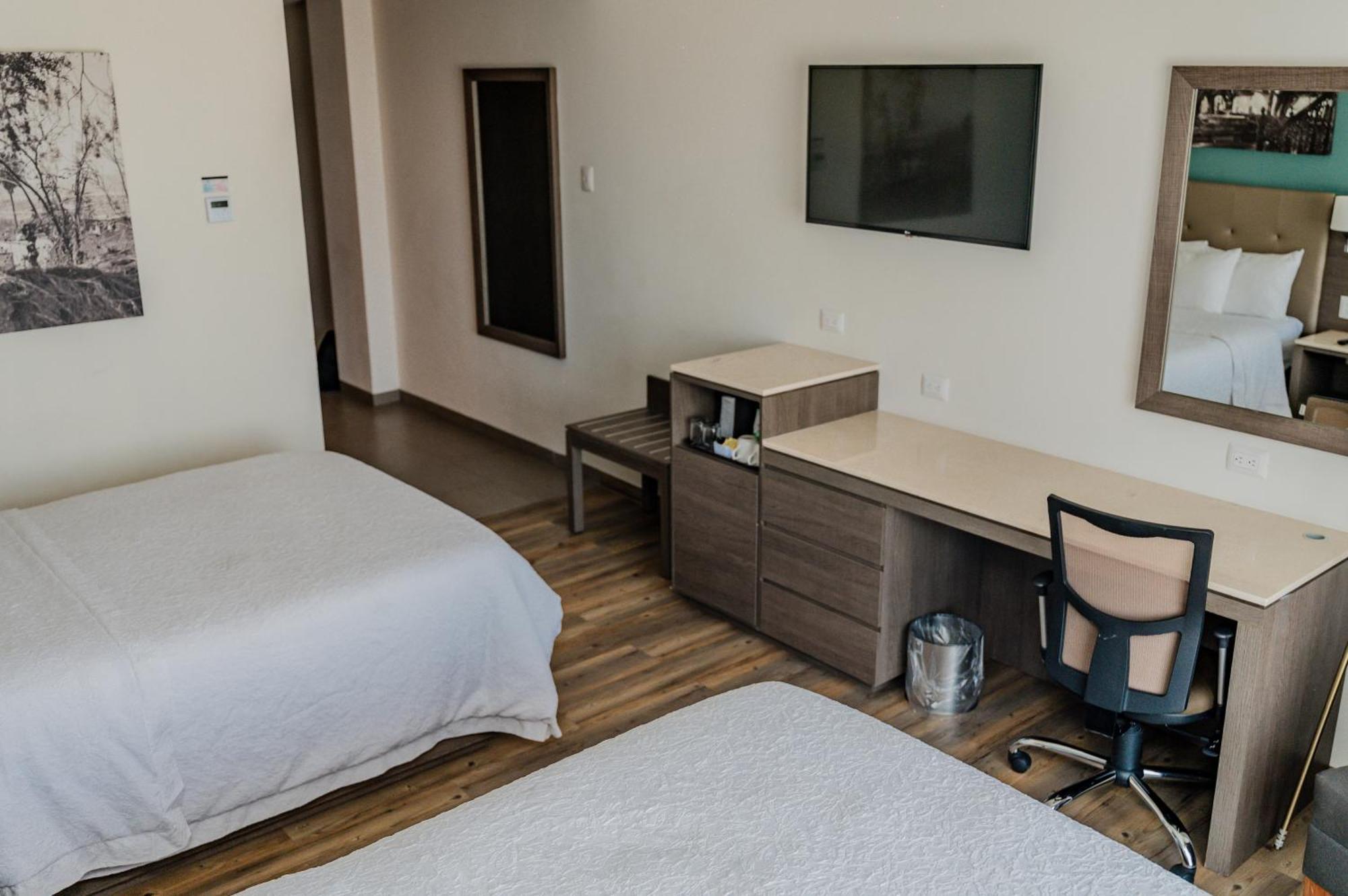 Hampton Inn By Hilton Celaya Ngoại thất bức ảnh