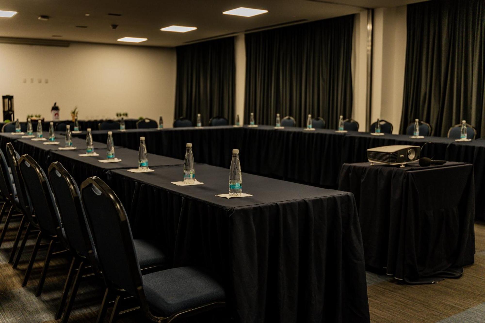 Hampton Inn By Hilton Celaya Ngoại thất bức ảnh